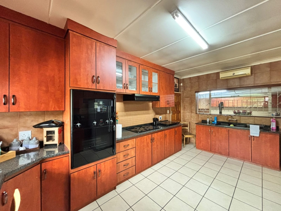 6 Bedroom Property for Sale in Flamwood North West